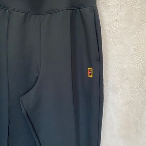 Nike Athletic Pants / Sweatpants Slim Fit Size Small (NTW)